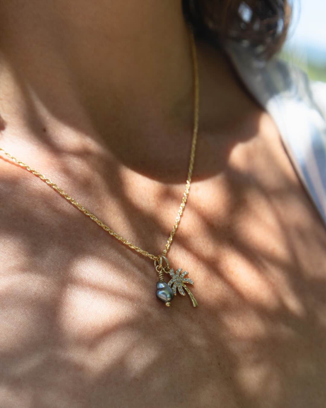 PARCI PARLÄ - Collier JOY grigri palmier, perle keshi Tahiti