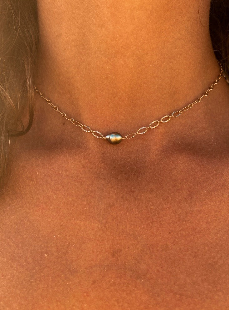 COLLIER HINA