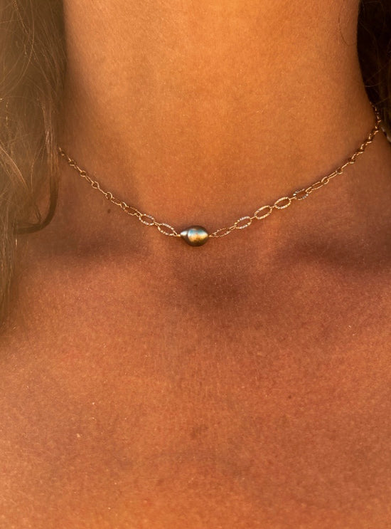 COLLIER HINA